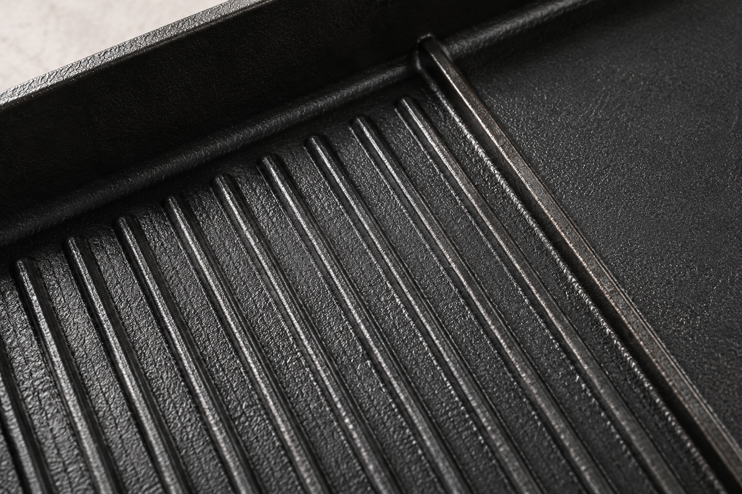 VULCAN Duo Grill & Griddle studio shot