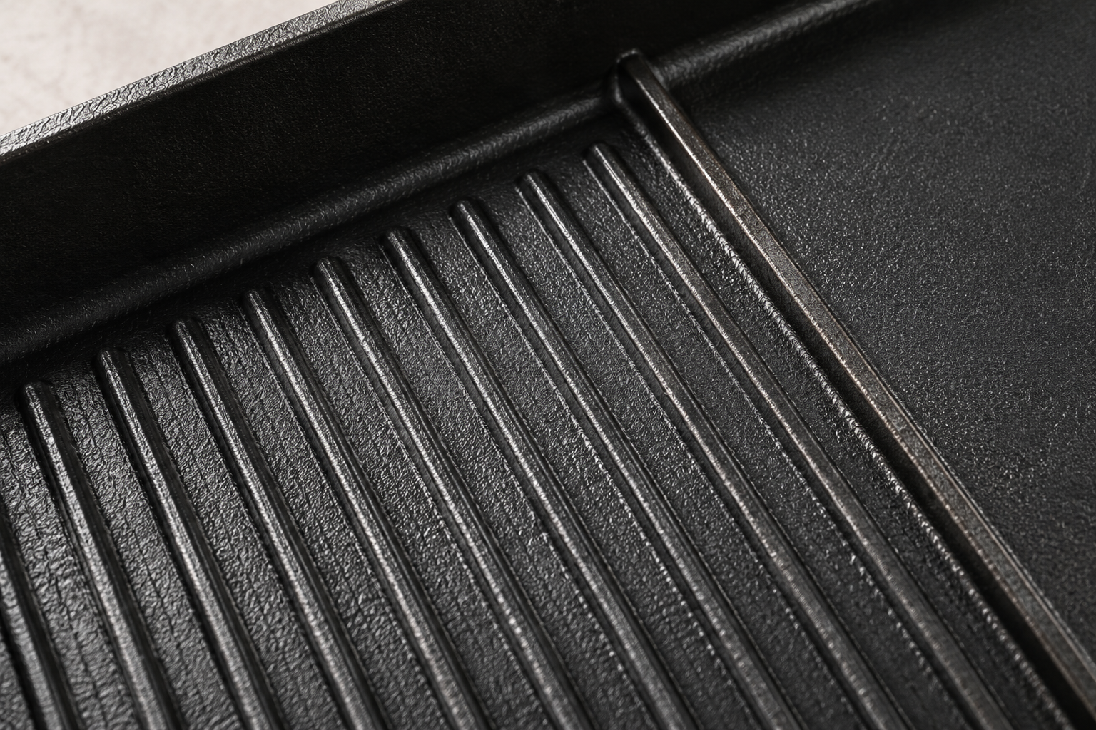 VULCAN Duo Grill & Griddle studio shot